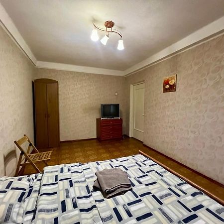 Квартира Эконом-Класса Возле Метро Левобережная Kiev Bagian luar foto